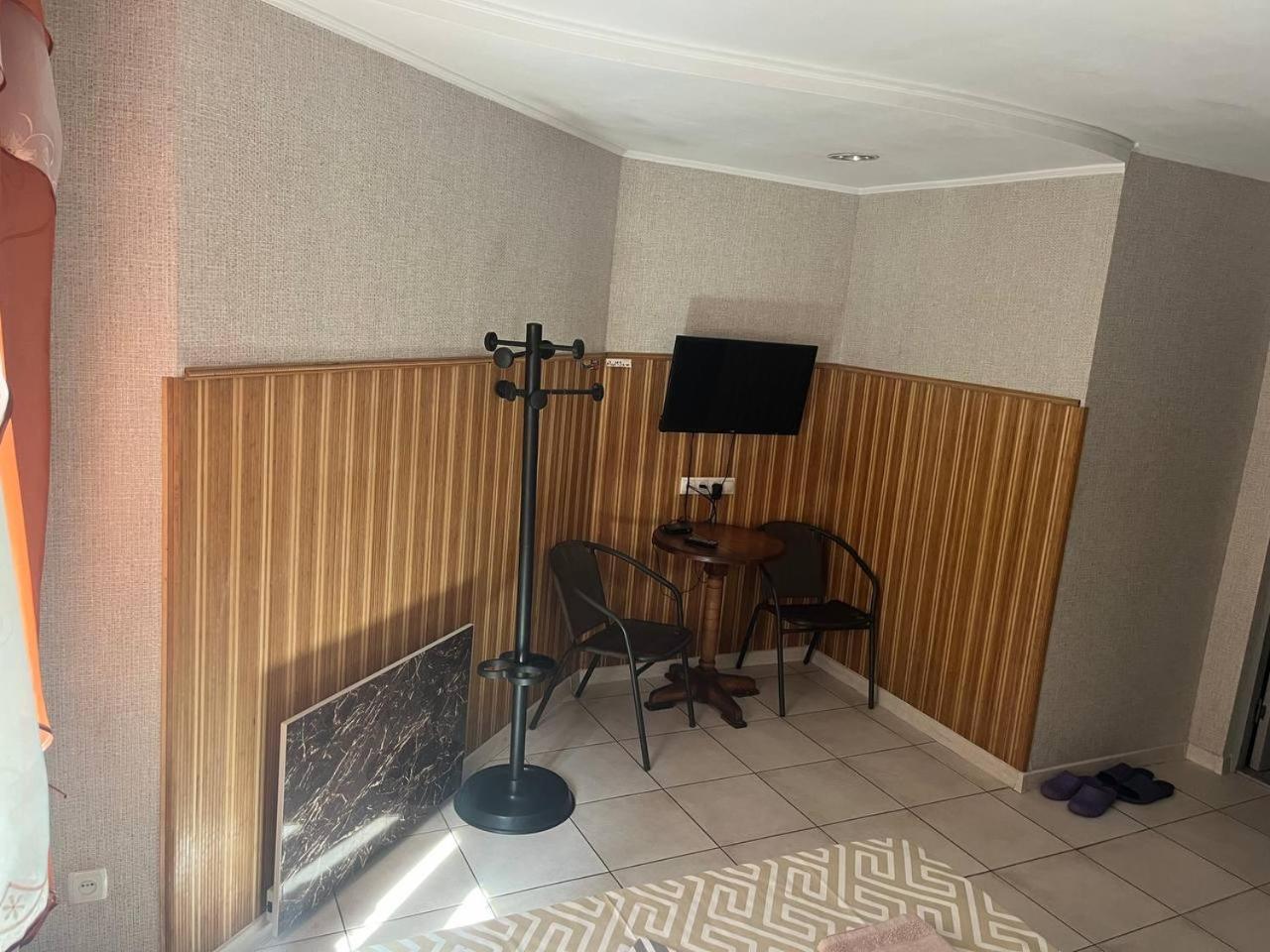 Pitstop Motel Dniprodzerzhynsk Bagian luar foto